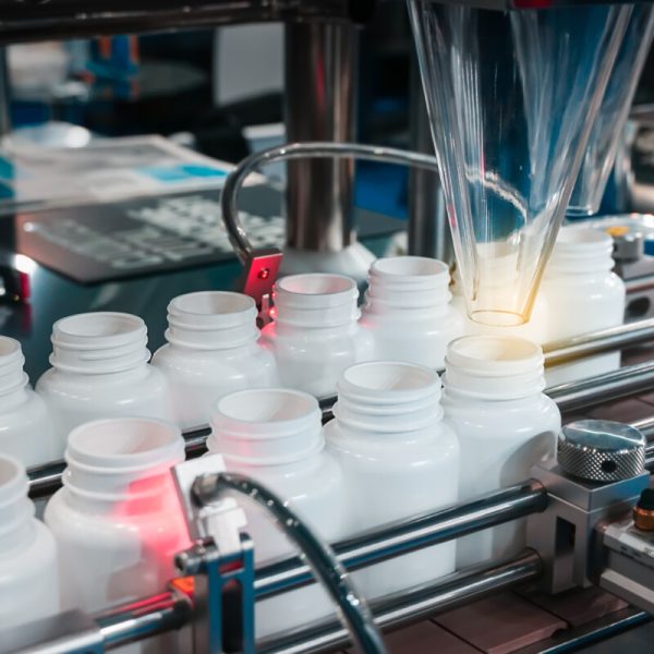 pharmaceutical-industry-transfer-medicine-bottles-conveyor-belt-pharmaceutical-indust